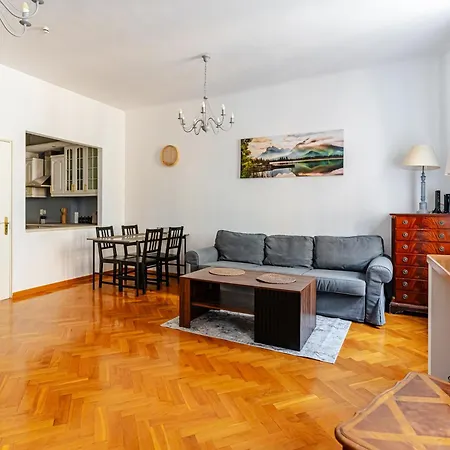 Charming In The Heart Of Old Town