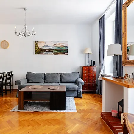 Charming In The Heart Of Old Town *
